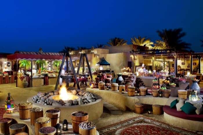 Restaurante Al Hadheerah en Bab Al Shams, Dubái