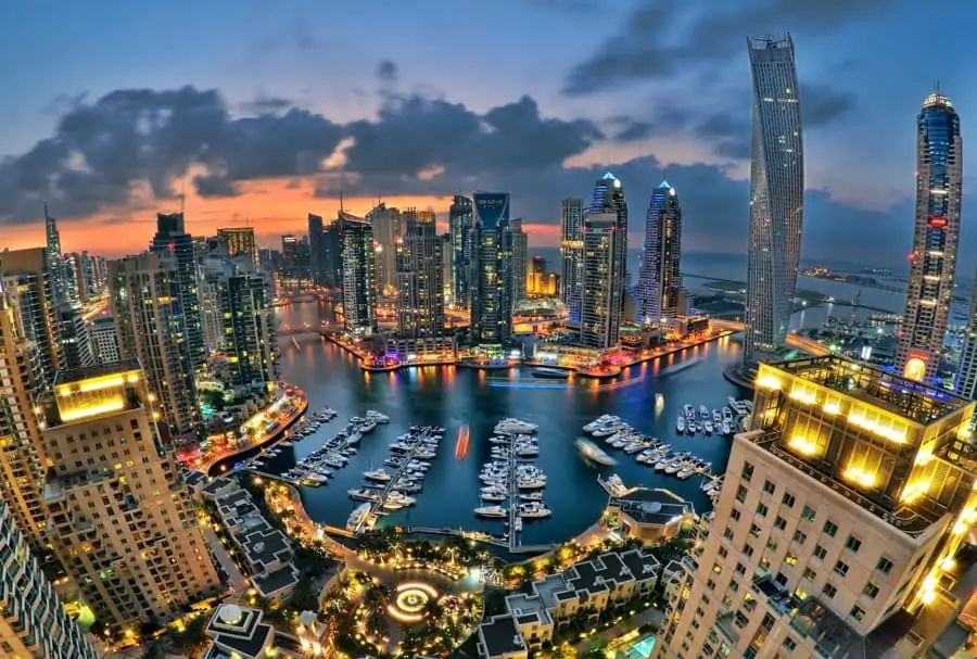 Dubái Marina de noche