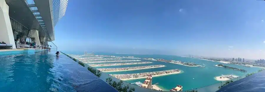 La espectacular piscina Aura SkyPool a Palm Jumeirah
