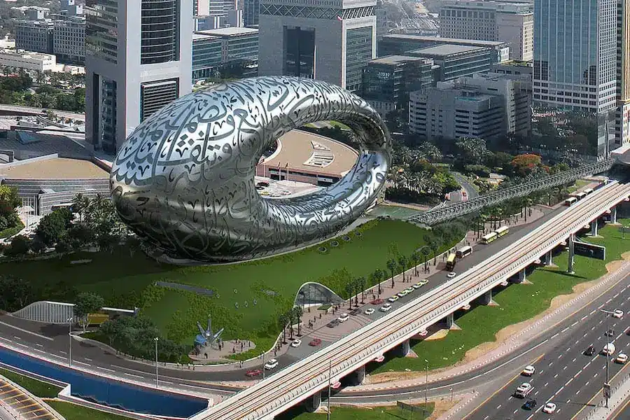 La estructura del Museo del Futuro de Dubái