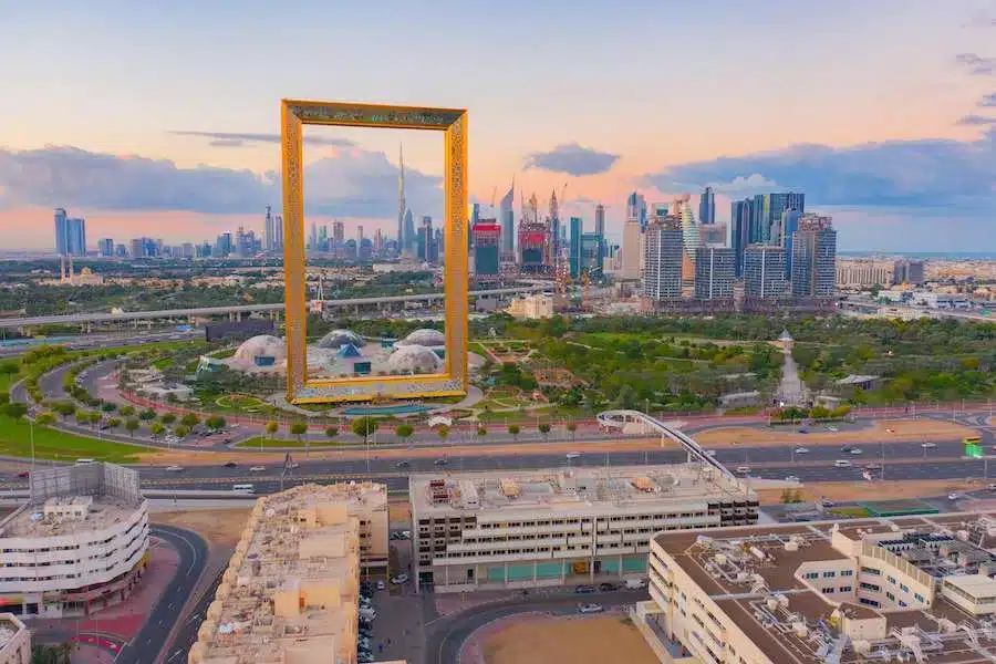 El Dubai Frame es uno de los puntos panorámicos más asombrosos de Dubái
