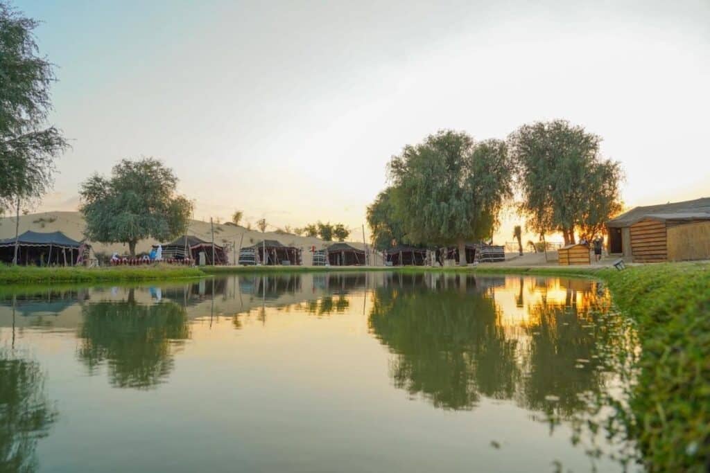 Al Marmoom Oasis Luxury Glamping & Bedouin Experience - hotel en el desierto de Dubái